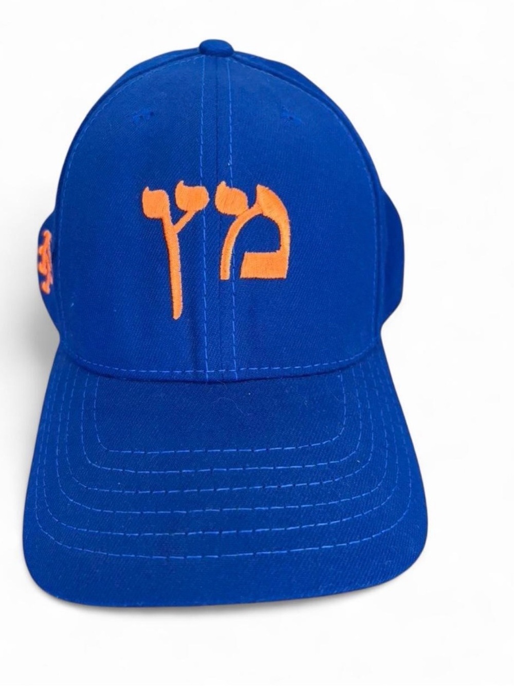 Mets blue baseball cap with Hebrew lettering on front.